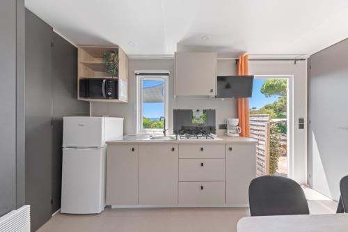 Le Laurier, mobil-home climatisé avec vue sur mer