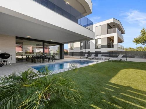 Luxury Modern Villa MarEA by Istrabook