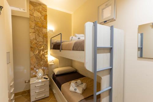 a bunk bed room with two bunk beds at SOLE e LUNA - JACUZZI e RELAX in Neviano