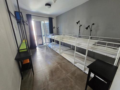 SUBTUB Hostel Makarska