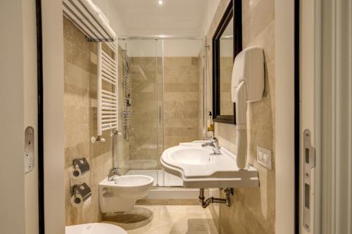 Koupelna v ubytování Hotel Tito