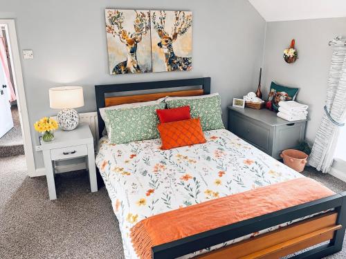 a bedroom with a bed with orange and green pillows at Daffodil Lodge in Sligo
