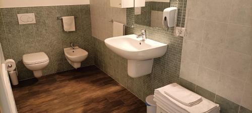 a bathroom with a sink and a toilet at La Valle in Villa Verucchio