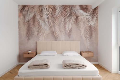 a bedroom with a bed with a wall with feathers at Ciche Tarasy in Stężyca