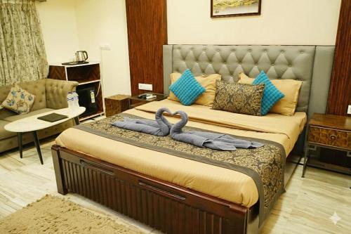 a bedroom with a bed with two swans on it at Holiday Out hotel in Jodhpur