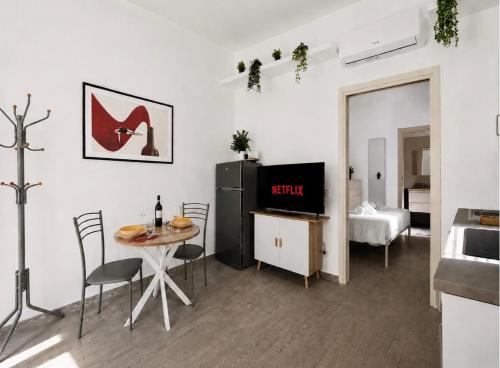 5 min walk to M1 metro - Private Suite - CityLife