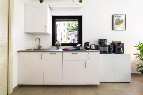 5 min walk to M1 metro - Private Suite - CityLife