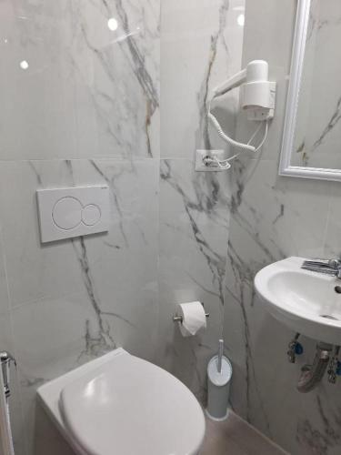 Alfredo Guest House