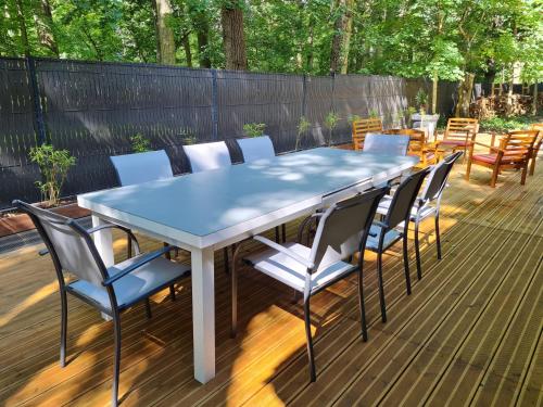 a blue table and chairs on a deck at Au B'Honneur de Blois in Blois