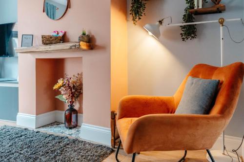 Charming Victorian Terrace near City with Free Parking photo 10