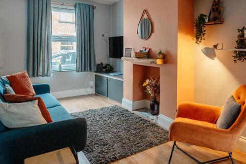 Charming Victorian Terrace near City with Free Parking photo 7