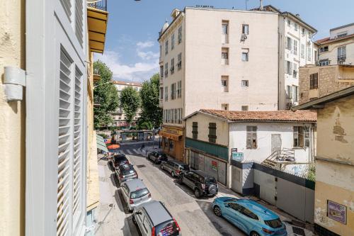 Charming City Center Studio 302