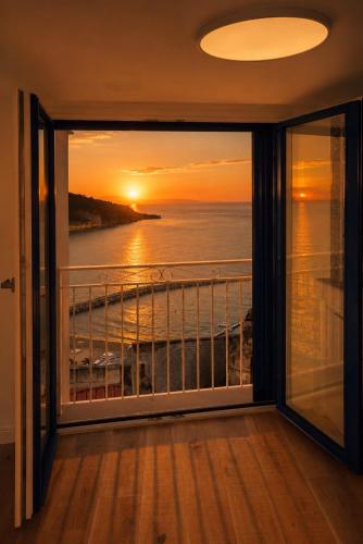 a view of a sunset from a balcony at Vico Lungo 9, Peschici in Peschici