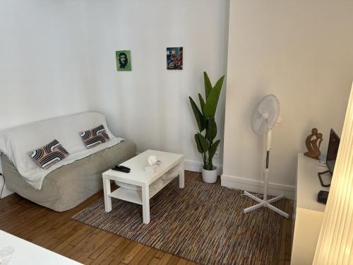 2 pièces bien placé pour visiter Paris