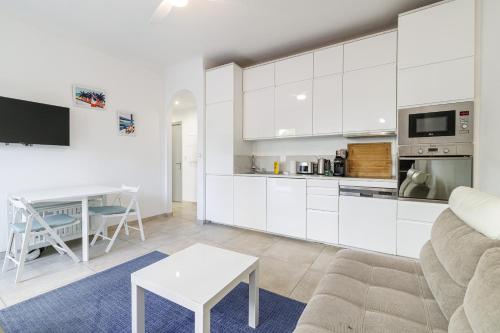 PDF RDC - 2 BDR apartment with terrace - Quiet and close to beaches