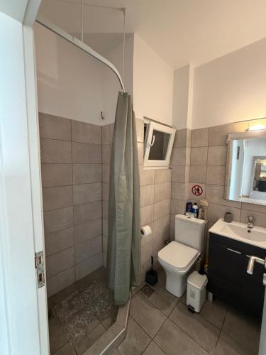 OCEAN VISTA Beachfront Apartment Near Airport-B2