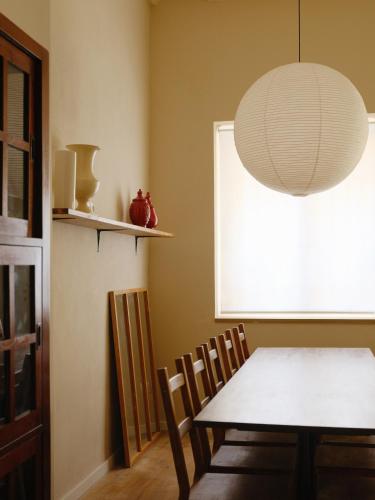 a dining room with a table and chairs at Casa Reina Cabanyal in Valencia