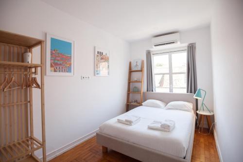 FLH Downtown Central Flat with Balcony