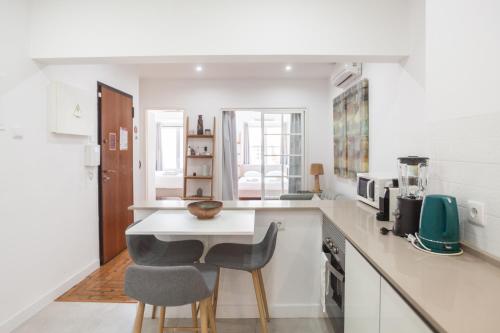 FLH Downtown Central Flat with Balcony