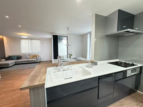 130sqm Luxury Shibuya Private Home 3 Bedrooms ACs 2 Toilets 2 Free Parking 5min to Shinjuku Terrace and Hot Tub