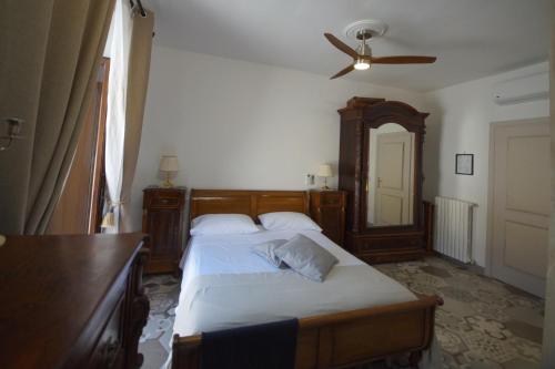 a bedroom with two beds and a ceiling fan at B&b Sant'Agata in Sant'Agata de' Goti