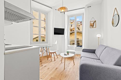 Charming City Center Studio 102