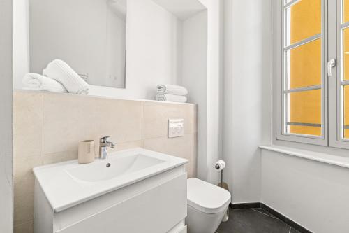 Charming City Center Studio 102