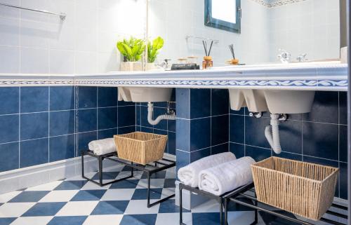 a bathroom with a sink and blue and white tiles at Villa Twins in Myrina