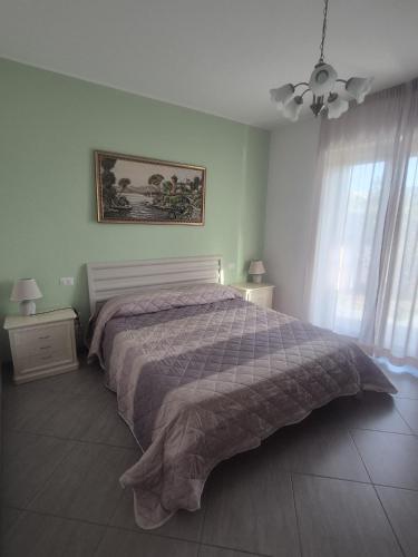 a bedroom with a bed and a painting on the wall at Le Dune per 4 in Silvi Marina