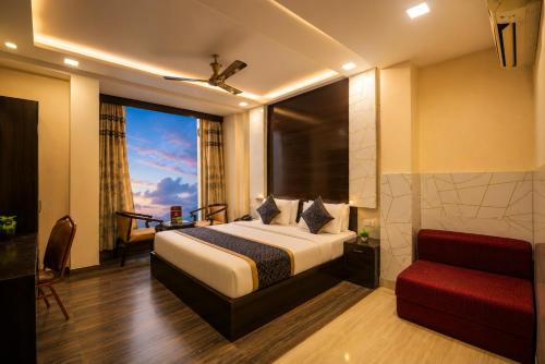 a hotel room with a bed and a window at Hotel Kings Inn, Karol Bagh, New Delhi in New Delhi