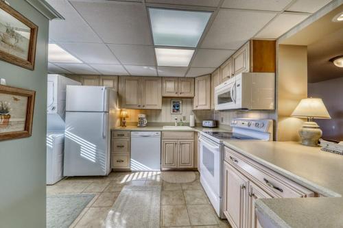 Peaceful Oceanfront Villa with Pools Hot Tub Tennis & Ocean View photo 10