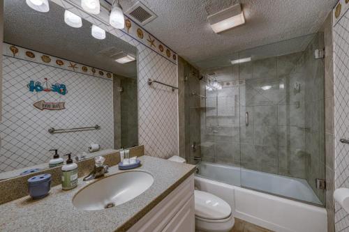 Peaceful Oceanfront Villa with Pools Hot Tub Tennis & Ocean View photo 22