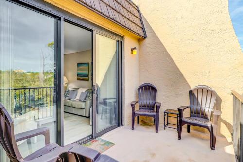 Quiet Hilton Head Getaway with WiFi Pool Hot Tub & Ocean View photo 4