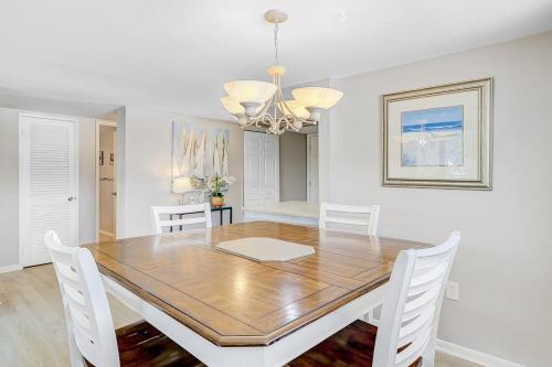 Quiet Hilton Head Getaway with WiFi Pool Hot Tub & Ocean View photo 7