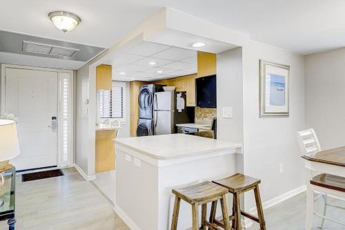 Quiet Hilton Head Getaway with WiFi Pool Hot Tub & Ocean View photo 9