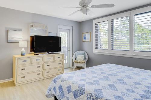 Quiet Hilton Head Getaway with WiFi Pool Hot Tub & Ocean View photo 15