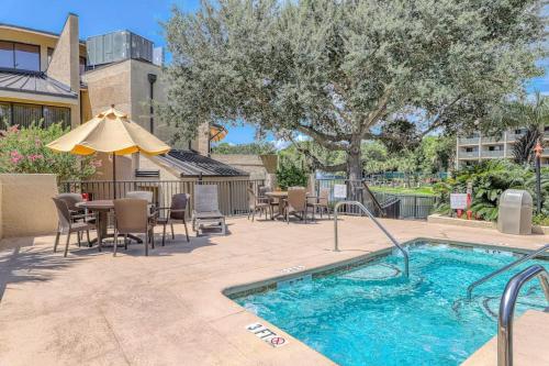 Quiet Hilton Head Getaway with WiFi Pool Hot Tub & Ocean View photo 19