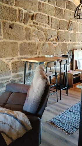 a living room with a couch and a table at Fuinhas de Amor a 2 in Fuinhas