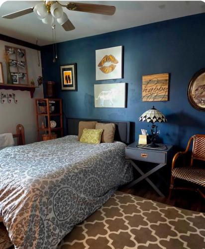 a bedroom with a bed and a blue wall at George School Garden Homestay in Langhorne