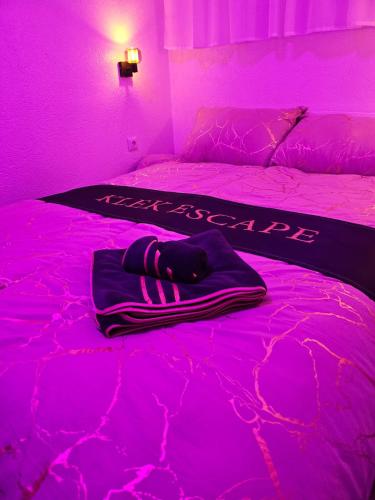 a pink bedroom with a bed with a blanket on it at Apartman Ogulin "Klek Escape" in Sveti Petar