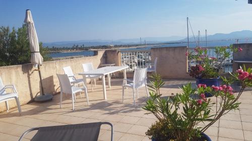 sea view, exceptional terrace, direct beach access