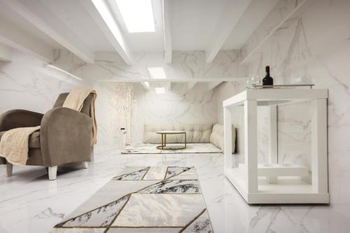a living room with a couch and a table at Dina Beach House in Nazaré