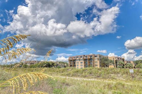 Spacious villa with pool hot tub playground & cute decor - steps from beach photo 7