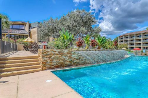 Spacious villa with pool hot tub playground & cute decor - steps from beach photo 6