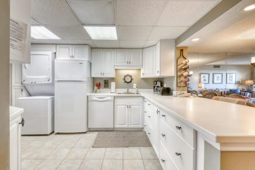 Spacious villa with pool hot tub playground & cute decor - steps from beach photo 17