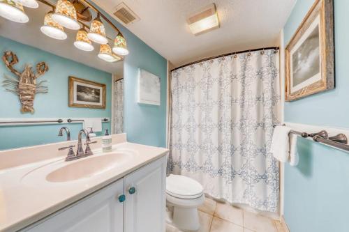 Spacious villa with pool hot tub playground & cute decor - steps from beach photo 26