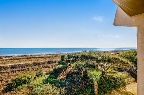 Cozy oceanfront villa tennis courts hot tub shared pool and ocean view photo 4