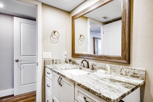 Cozy oceanfront villa tennis courts hot tub shared pool and ocean view photo 21