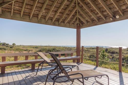 Cozy oceanfront villa tennis courts hot tub shared pool and ocean view photo 33