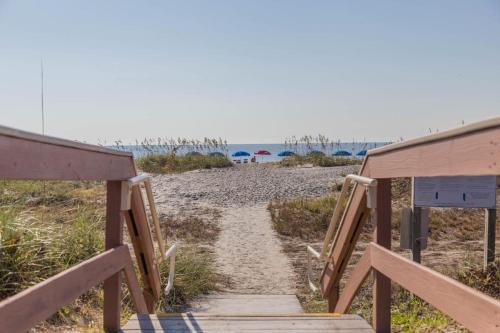 Cozy oceanfront villa tennis courts hot tub shared pool and ocean view photo 47